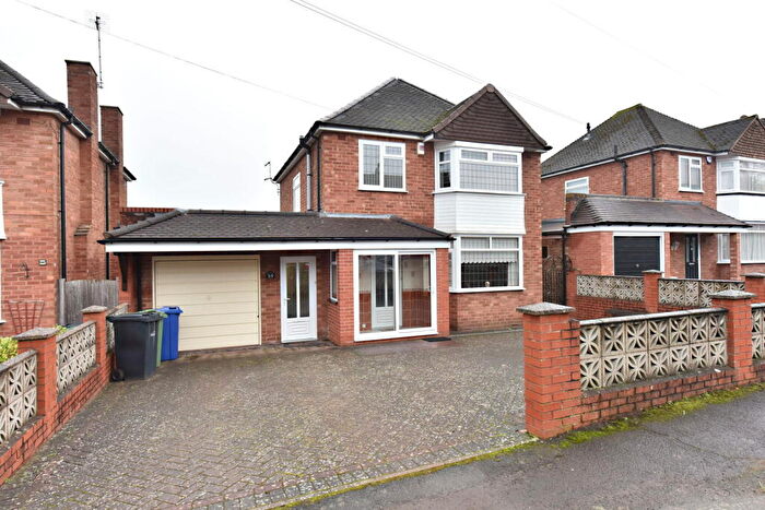 3 Bedroom Detached House For Sale In Kingswinford, Ridge Road, DY6