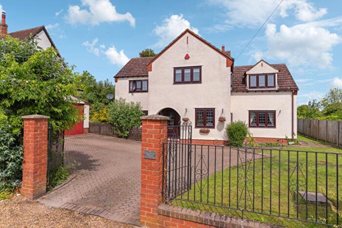 4 Bedroom Detached House For Sale In Church Street, Shillington, Hitchin, SG5