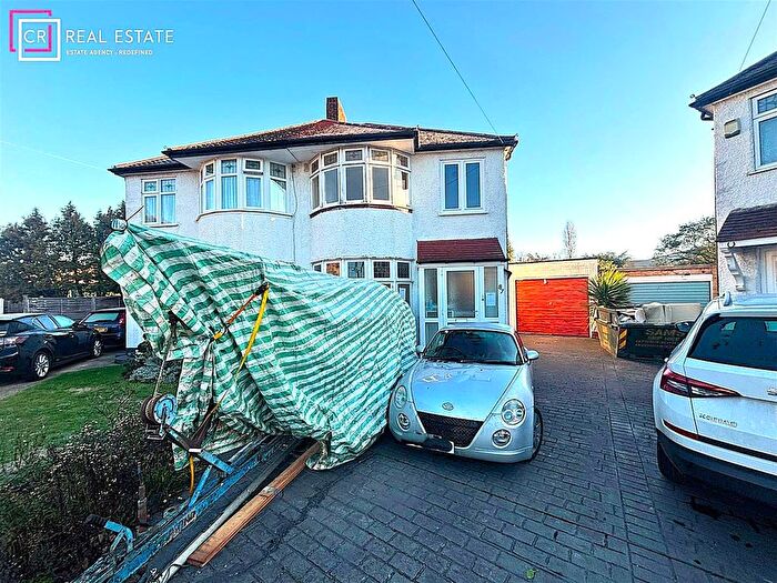 3 Bedroom Semi Detached House For Sale In Redfern Avenue, Whitton, Hounslow, TW4