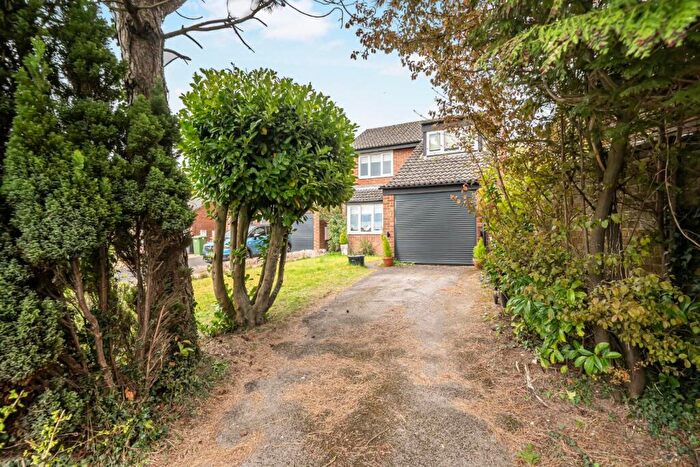 3 Bedroom House For Sale In Valley Park Drive, Clanfield, Waterlooville, PO8