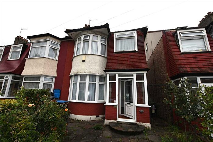 3 Bedroom Property To Rent In Kendal Avenue, London, N18