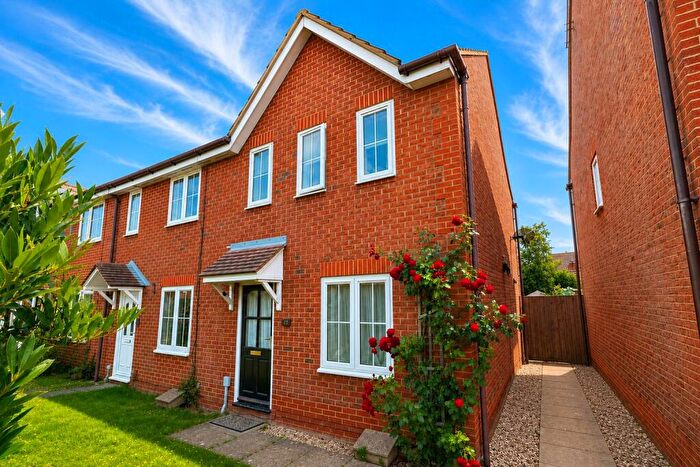 2 Bedroom End Of Terrace House For Sale In Jasmine Gardens, Rushden, NN10