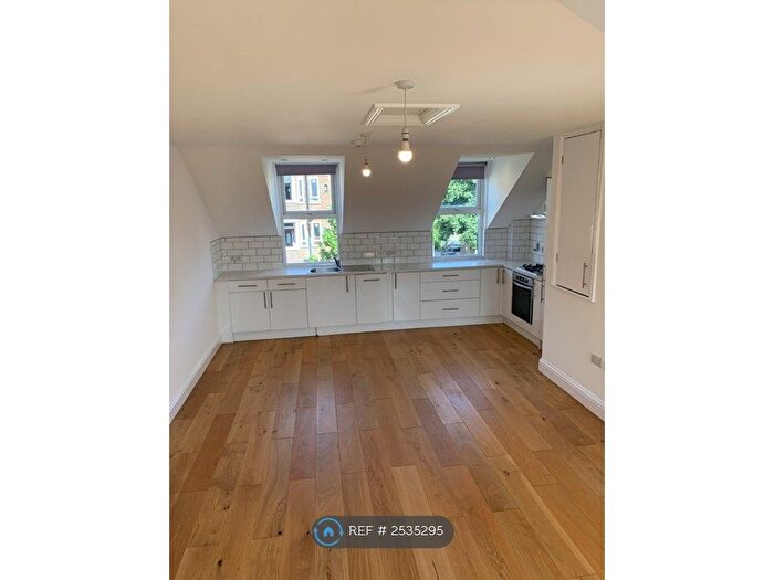 2 Bedroom Flat To Rent In Sportsman Place, London, E2