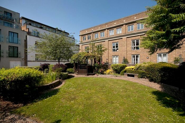 2 Bedroom Flat To Rent In Moore Court, Anderson Square, N1
