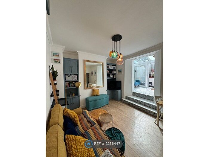 1 Bedroom Flat To Rent In Hillside, Bristol, BS8