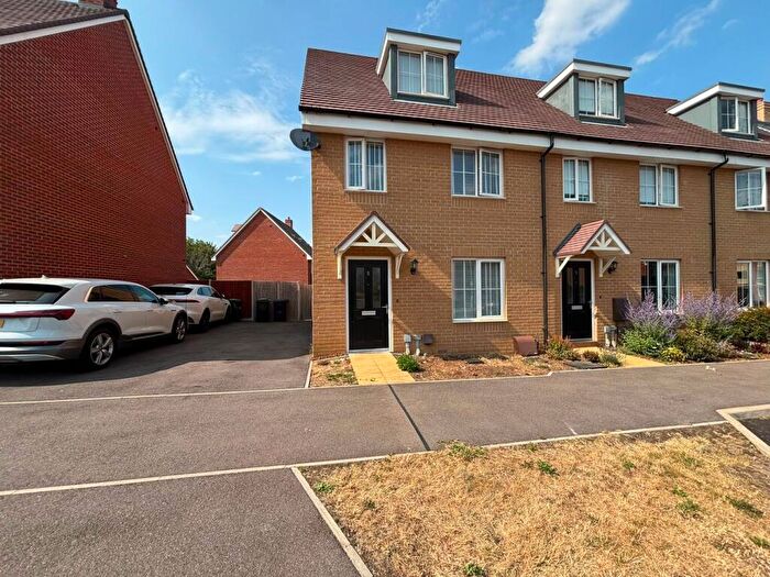 4 Bedroom Terraced House For Sale In Moonflower Place, Biggleswade, SG18