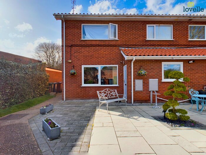 2 Bedroom Flat To Rent In Springfield Close, Lincoln, LN1