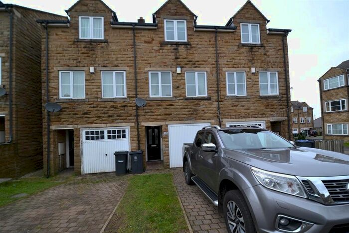 3 Bedroom Town House To Rent In Highgate Mill Fold, Queensbury, Bradford, BD13