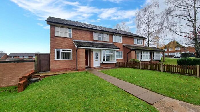 2 Bedroom Maisonette For Sale In Apsley Croft, Kings Norton, B38