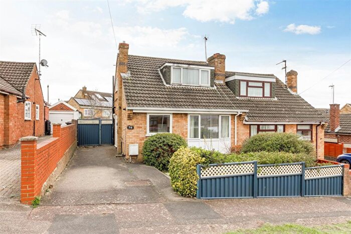 3 Bedroom Semi Detached House For Sale In Stanwell Way, Wellingborough, NN8