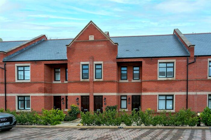 2 Bedroom Flat To Rent In Eton House, Marlborough Drive, Bushey, Herts, WD23