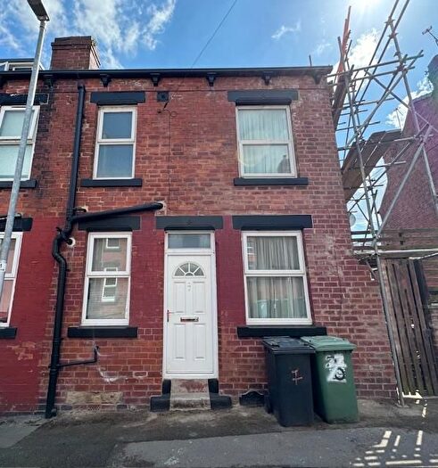 2 Bedroom End Of Terrace House To Rent In Aviary Grove, Leeds, LS12