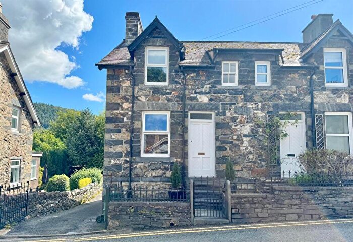 3 Bedroom House For Sale In Betws-Y-Coed, LL24