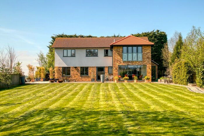 4 Bedroom Detached House For Sale In Bentley Heath Lane, Barnet, EN5