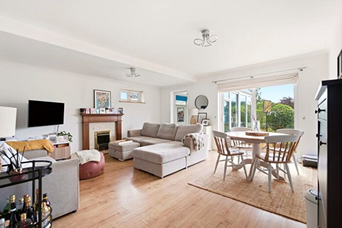 3 Bedroom Bungalow For Sale In Marshalls Way, Wheathampstead, St. Albans, Hertfordshire, AL4