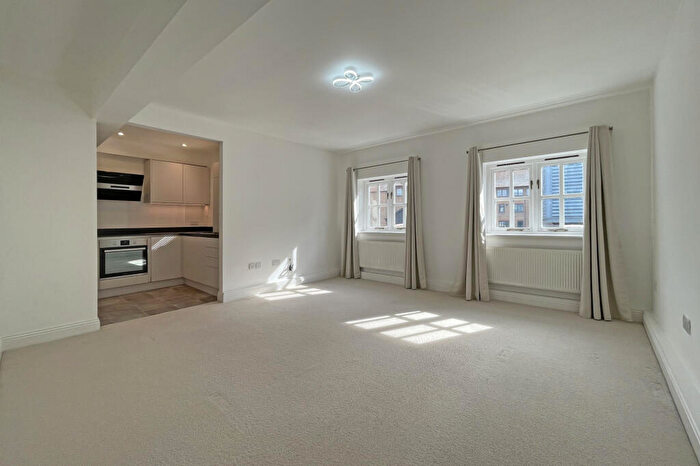 2 Bedroom Maisonette To Rent In - High Street, Leatherhead, Surrey, KT22