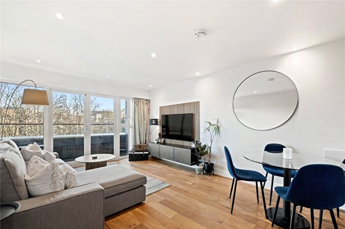 2 Bedroom Flat For Sale In Bradley Road, London, SW4