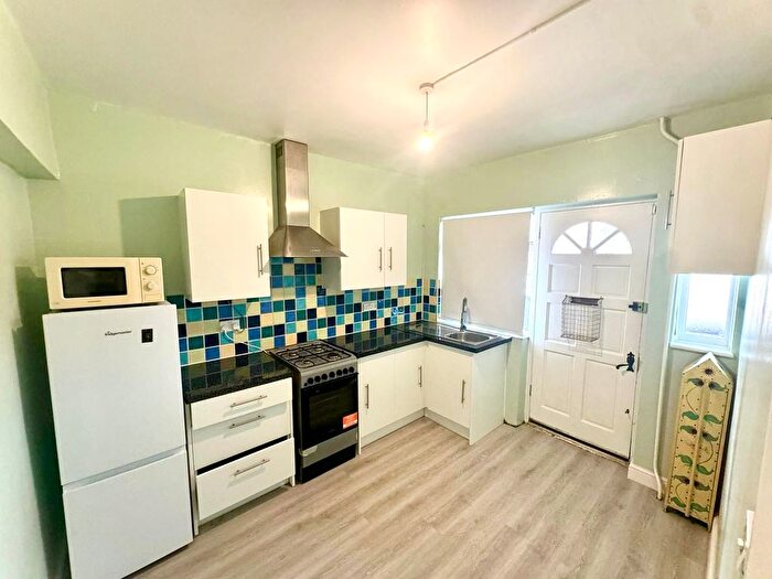 2 Bedroom Flat To Rent In Quinton Parade, Coventry, CV3