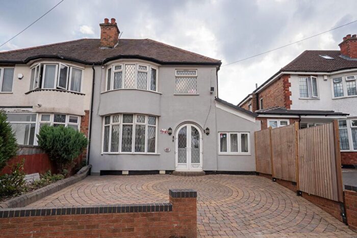 4 Bedroom Semi-Detached House For Sale In Blakesley Road, Birmingham, B25