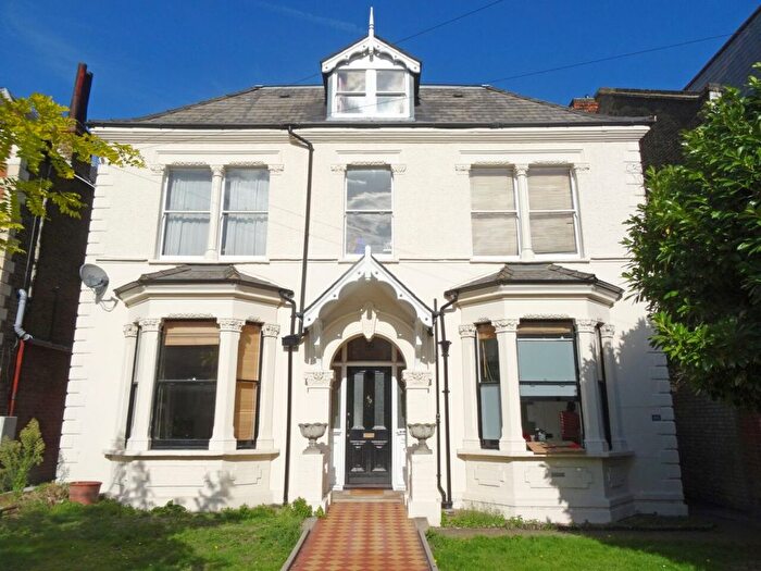 2 Bedroom Flat To Rent In Longley Road, London, SW17