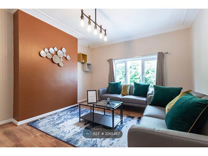 5 Bedroom Semi-Detached House To Rent In Church Wood Avenue, Leeds, LS16