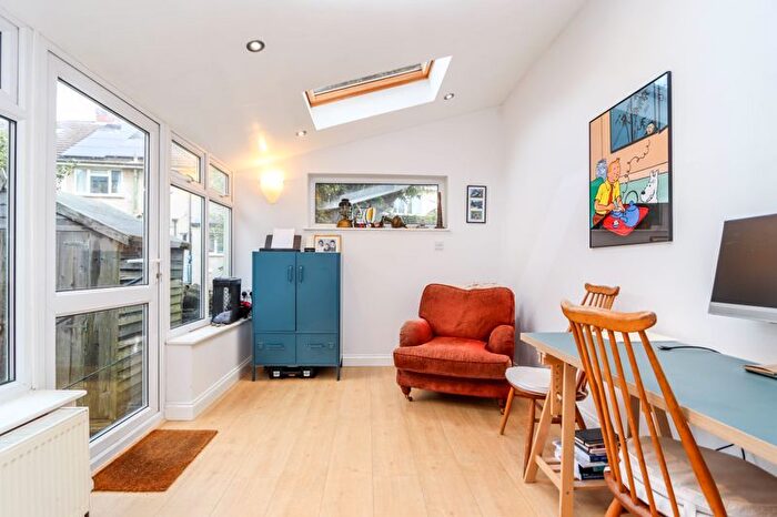 2 Bedroom Flat For Sale In Queens Road, Clevedon, BS21