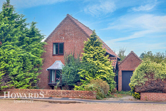 3 Bedroom Detached House For Sale In Badgers Holt, Lowestoft, NR33