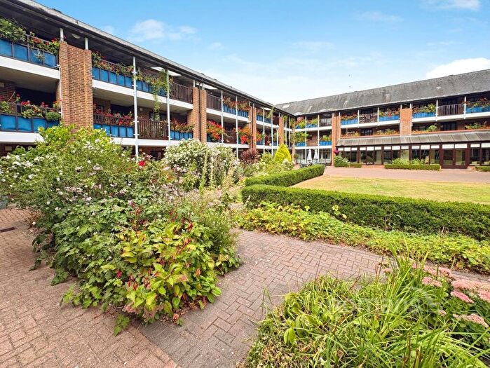 2 Bedroom Retirement Property For Sale In Emmbrook Court, Reading, Berkshire, RG6
