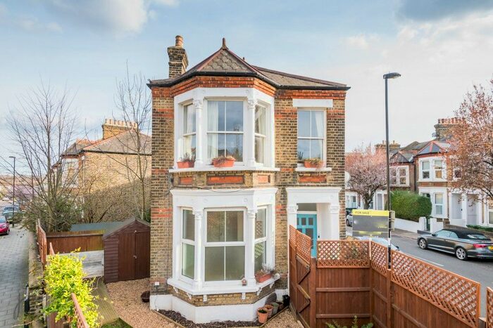 2 Bedroom Flat To Rent In St. Asaph Road, Brockley, London, SE4