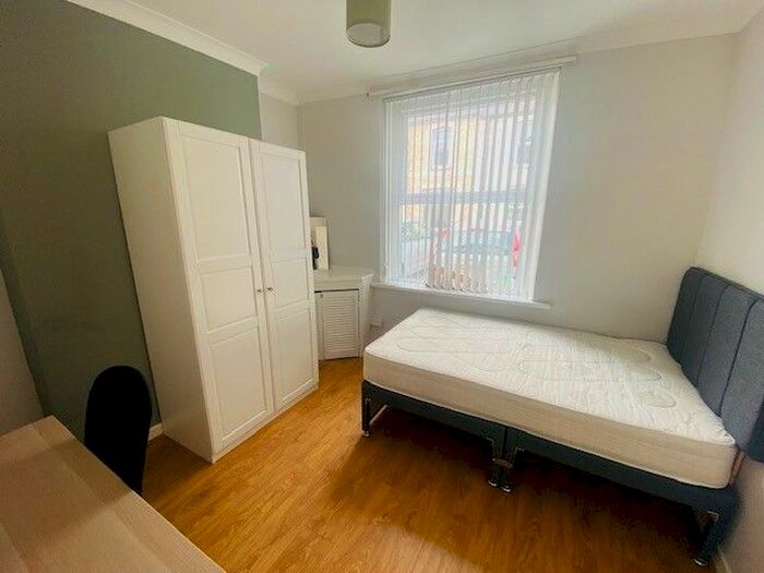 5 Bedroom Terraced House To Rent In Rhymney Street, Cardiff, CF24