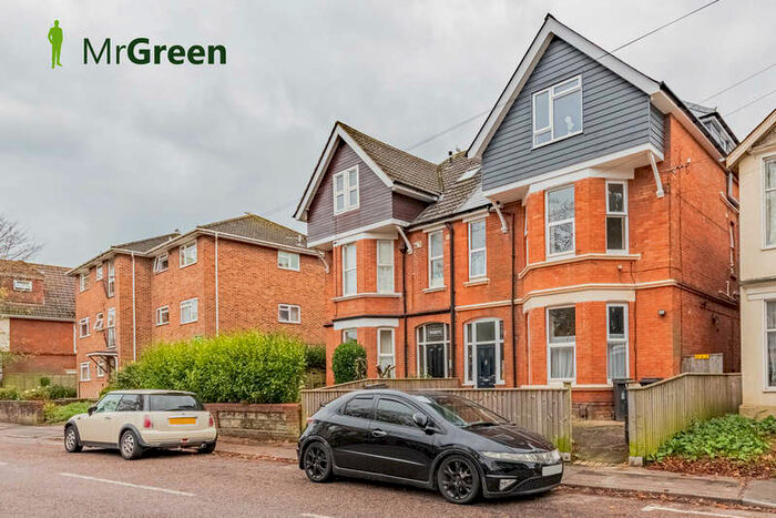 2 Bedroom Flat To Rent In Southbourne Road, Bournemouth, BH6