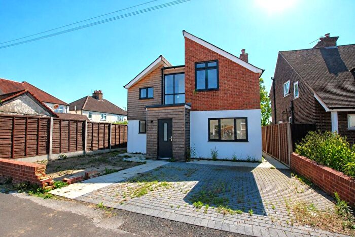 3 Bedroom Detached House To Rent In Beckingham Road, Guildford, Surrey, GU2