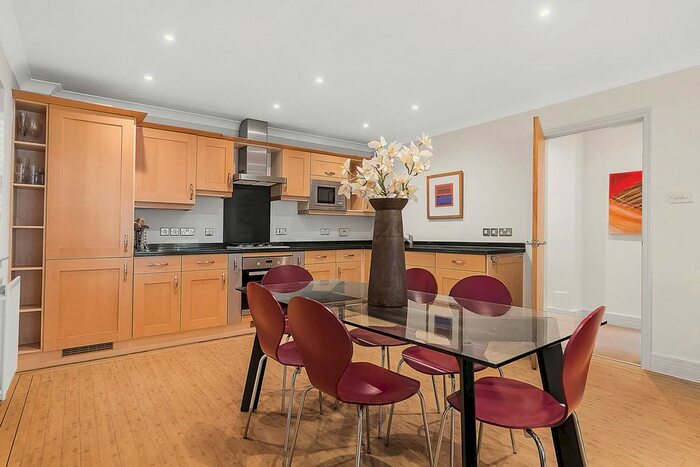 2 Bedroom Flat To Rent In Kings Avenue, Abbeville Village, London, SW4