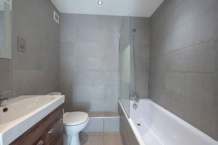 Studio To Rent In Upper Richmond Road, Putney, London, SW15