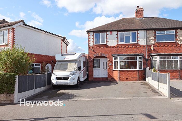 3 Bedroom Semi-Detached House For Sale In Highfield Drive, Blurton, Stoke On Trent, ST3