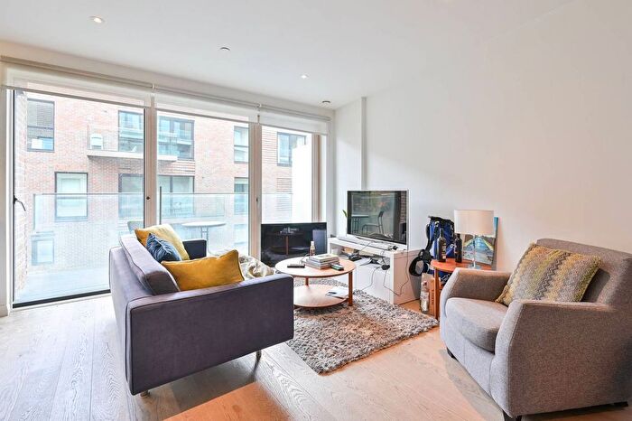 2 Bedroom Flat To Rent In Victory Place, Elephant And Castle, London, SE17