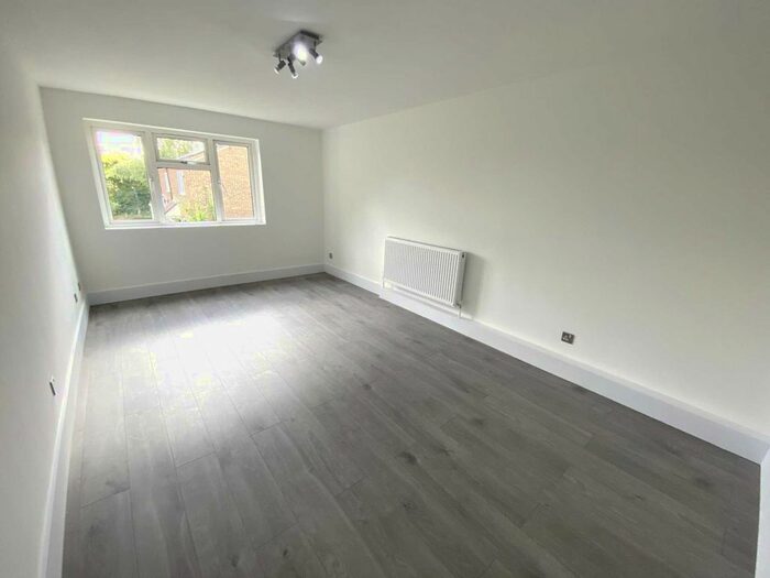 1 Bedroom Flat To Rent In Fairfield Close, Radlett, WD7