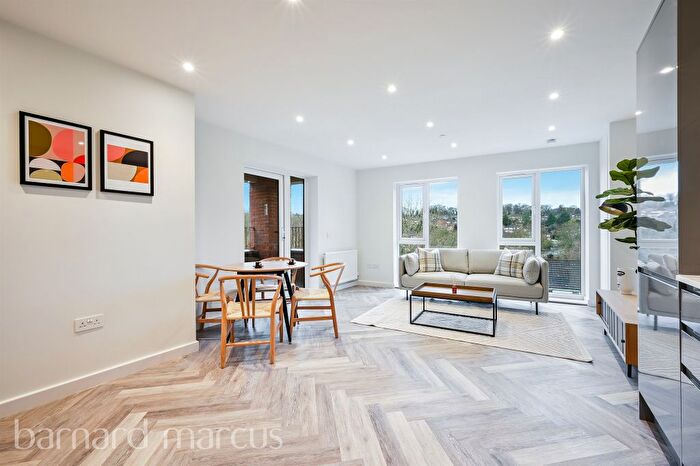 2 Bedroom Flat For Sale In Hyde Road, Sanderstead, South Croydon, CR2