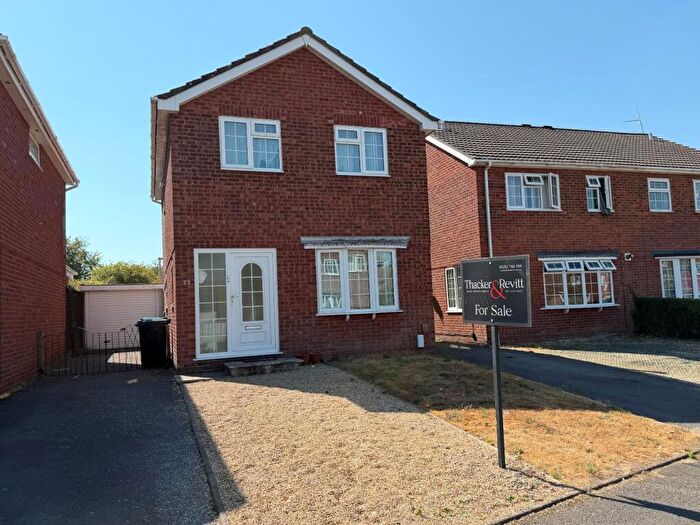 3 Bedroom Detached House For Sale In Pimpern Close, Canford Heath, Poole, BH17