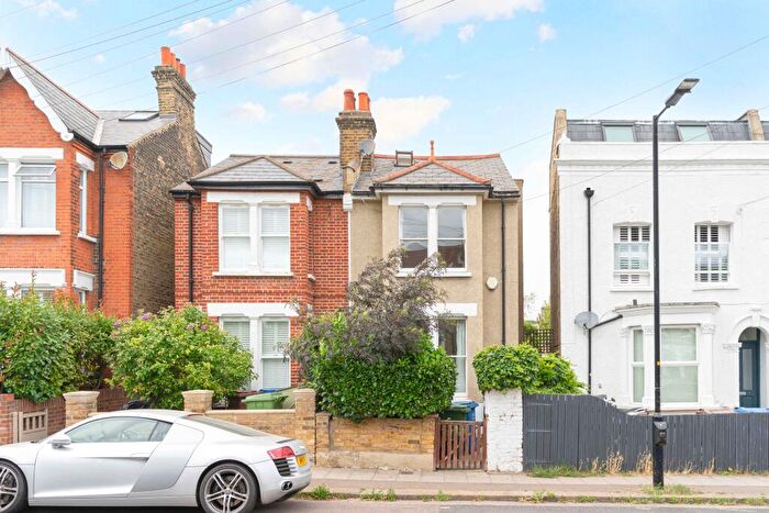 3 Bedroom Semi-Detached House For Sale In Dunstans Road, London, SE22