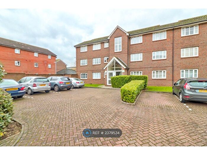 2 Bedroom Flat To Rent In Kensington Way, Borehamwood, WD6