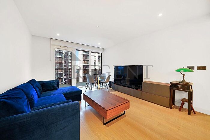 2 Bedroom Flat To Rent In Lincoln Apartments, Fountain Park Way, W12