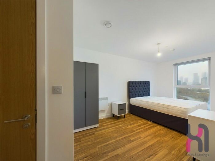 3 Bedroom Apartment To Rent In Pomona Strand, Manchester, Greater Manchester, M16