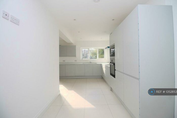 5 Bedroom Semi-Detached House To Rent In Ipswich Road, Colchester, CO4
