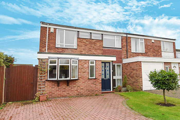 4 Bedroom House To Rent In Darwin Close, Orpington, BR6