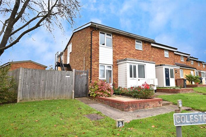 2 Bedroom Maisonette For Sale In Colestrete, Stevenage, SG1
