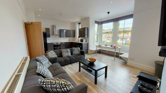 6 Bedroom House To Rent In Fishponds Road, Bristol, BS16