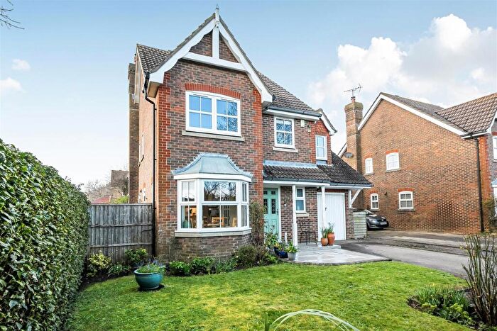 4 Bedroom Detached House For Sale In Arundel Road, Fontwell, BN18