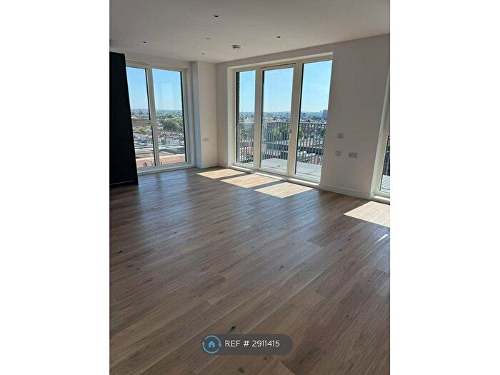 2 Bedroom Flat To Rent In Greenleaf Walk, London, UB1