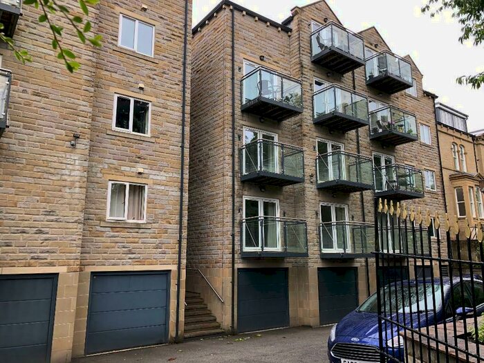 1 Bedroom Flat To Rent In Huddersfield Road, Halifax, West Yorkshire, HX3